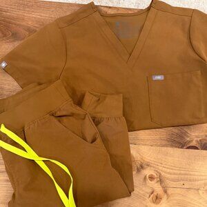 FIGS - Mocha Catarina One-Pocket Scrub Top & Zamora Jogger Scrub Pants